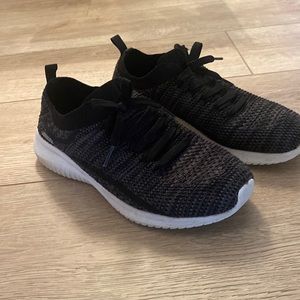 Black sketcher sneakers